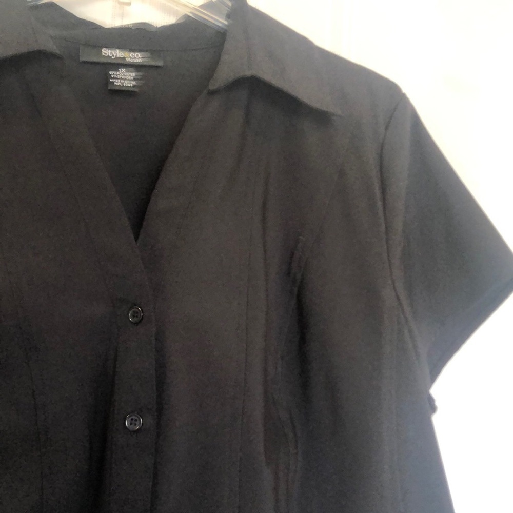 BLACK BUTTON DOWN CAP SLEEVE 1X Stretch Princess Seams, Pit to Pit 21” Preworn - Picture 5 of 14